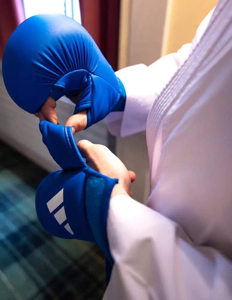 Karate otteluhanskat - Adidas - WKF, Sininen