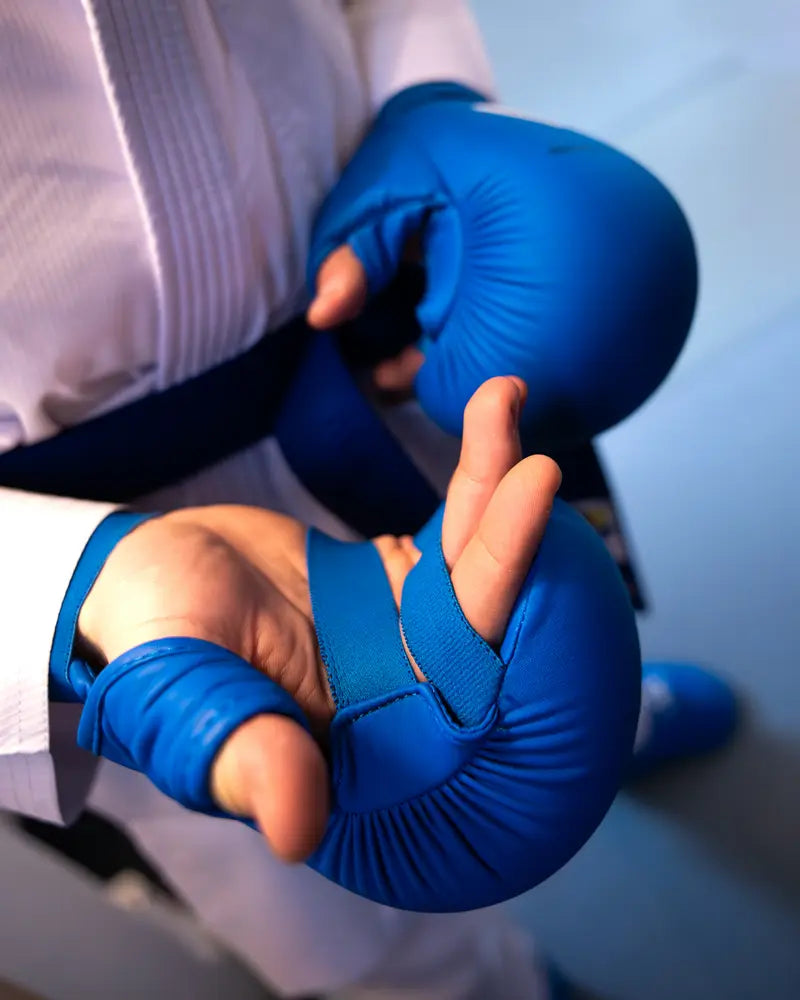 Karate otteluhanskat - Adidas - WKF, Sininen