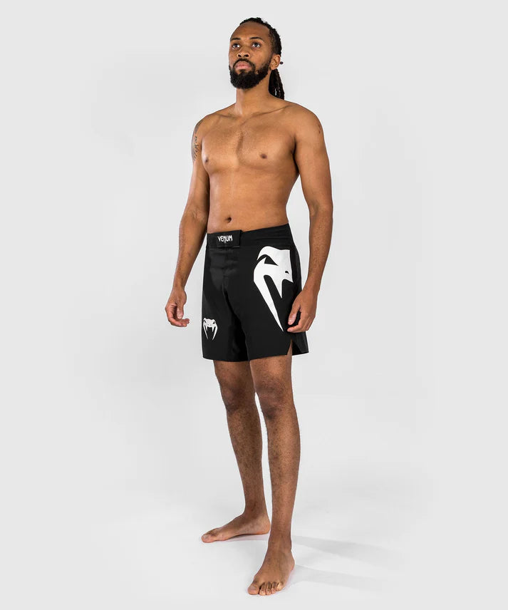 Fightshorts - Venum - 'Light 5.0' - Musta/Valkoinen