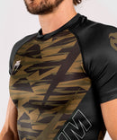 Rash Guard - Venum - 'Contender 5.0' - Khaki Camo - Lyhythihainen