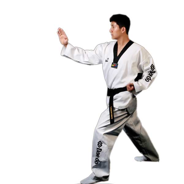 Seoul-taekwondopuku, musta kaulus